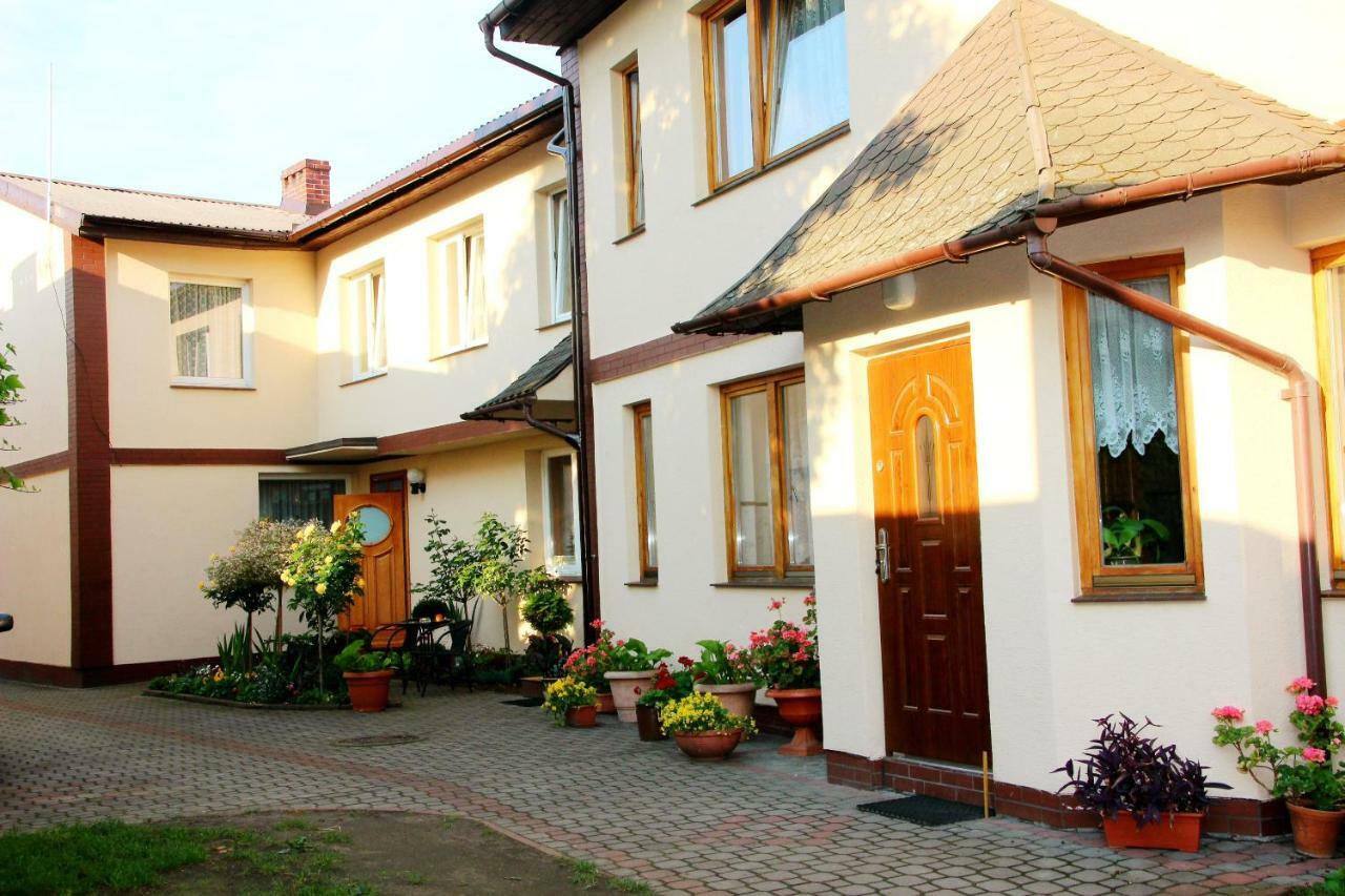 Pokoje Goscinne Asia Łeba Exterior foto